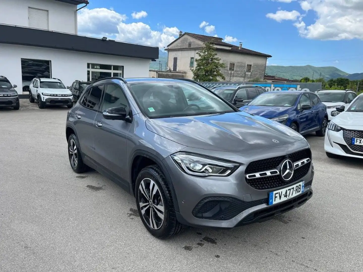Mercedes-Benz GLA 200 Automatic Business Extra Grijs - 2