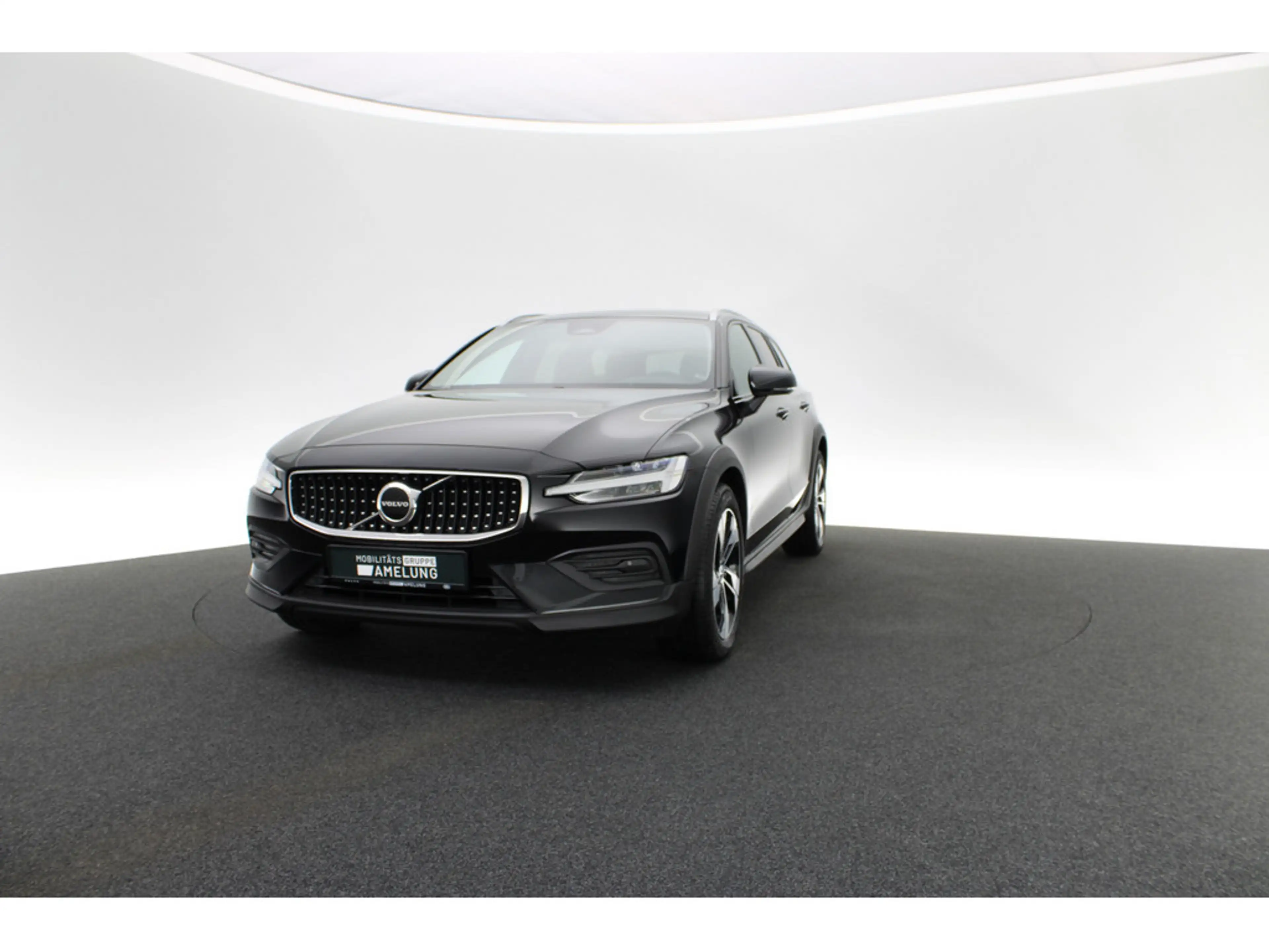 Volvo V60 Cross Country B4 D AWD Plus — photo 11