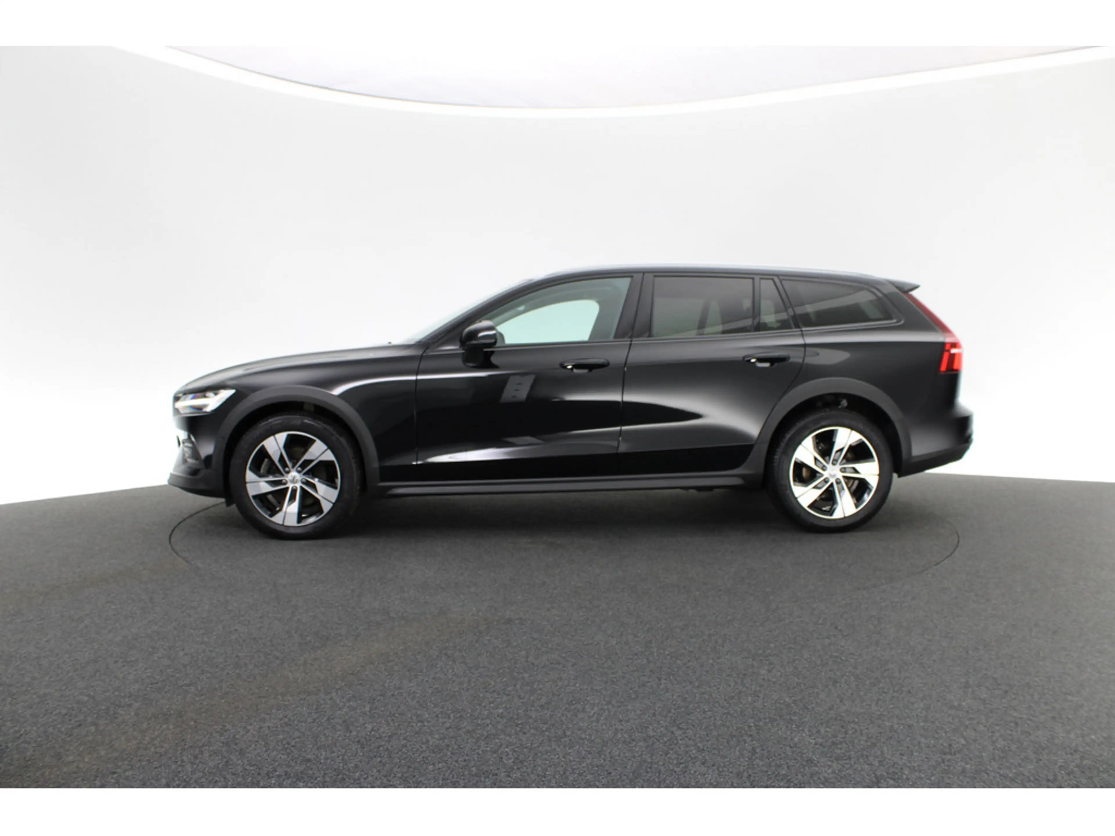 Volvo V60 Cross Country B4 D AWD Plus — photo 2