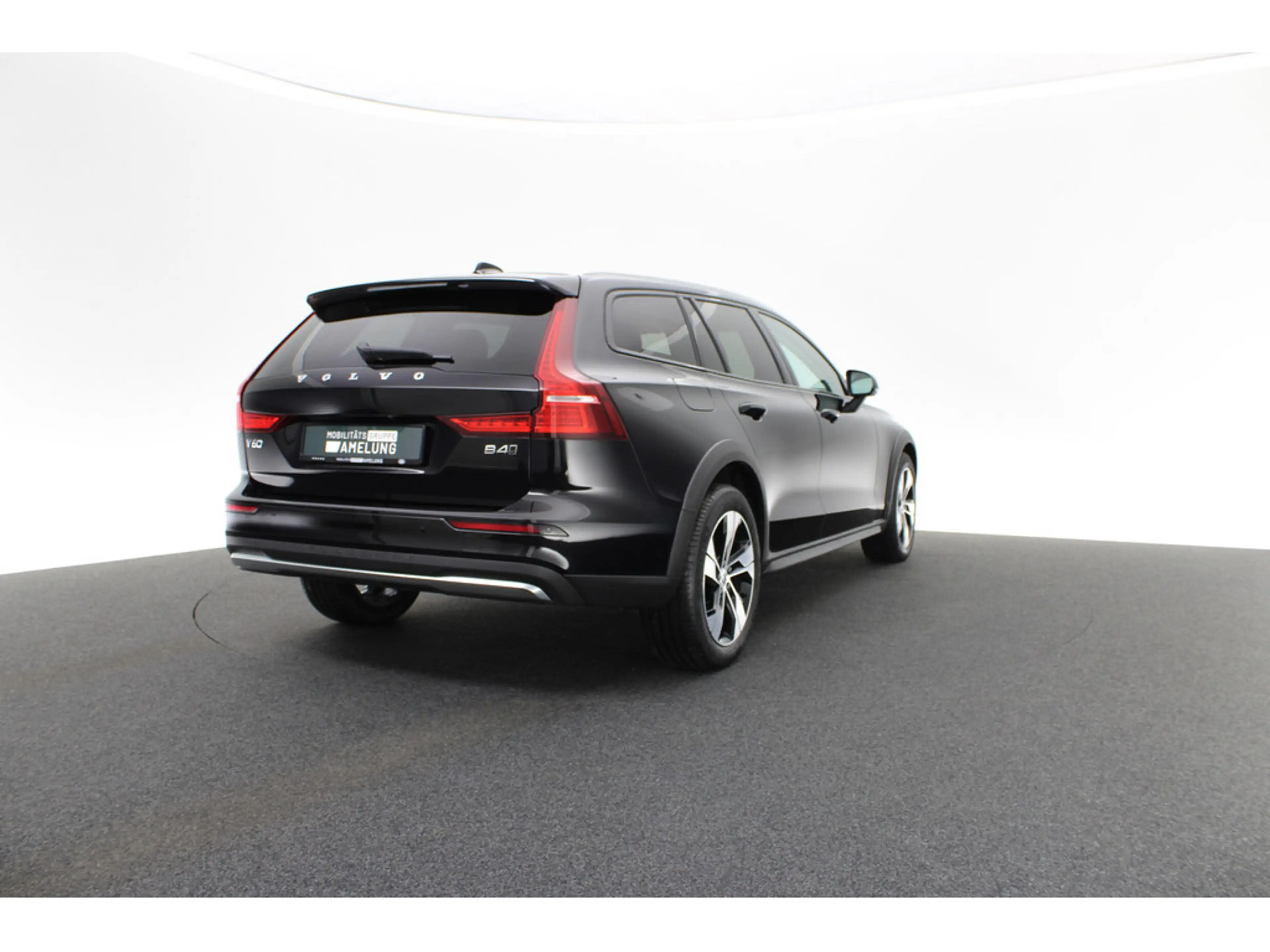 Volvo V60 Cross Country B4 D AWD Plus — photo 7