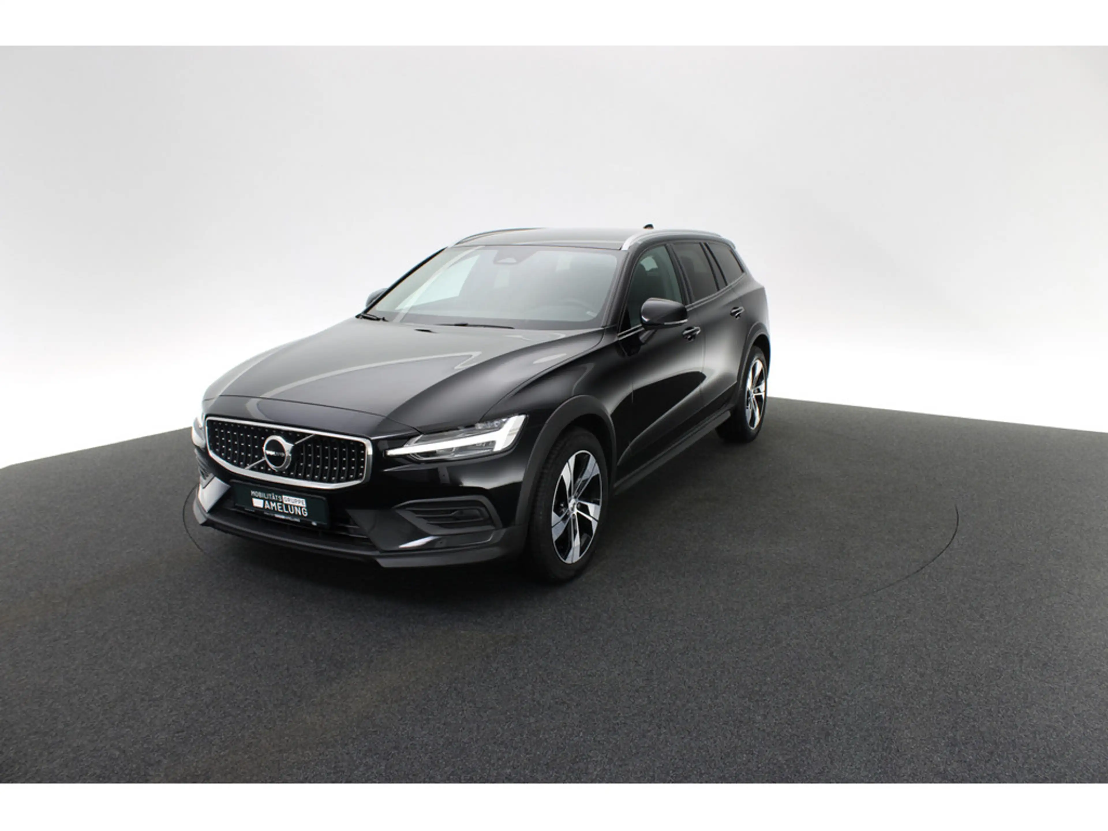 Volvo V60 Cross Country B4 D AWD Plus — photo 14