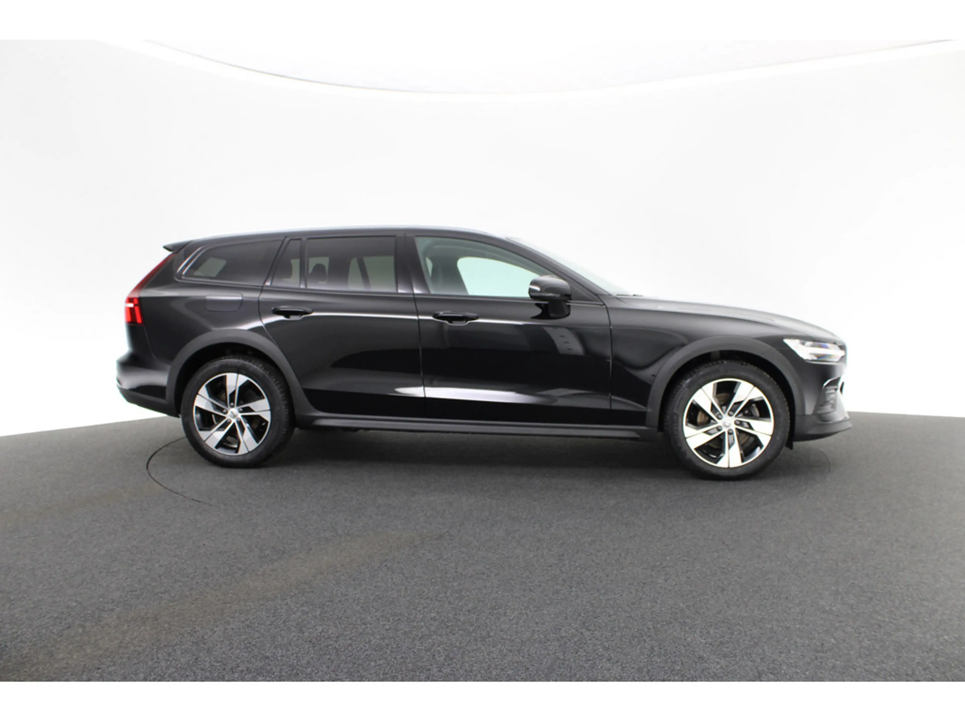Volvo V60 Cross Country B4 D AWD Plus — photo 8