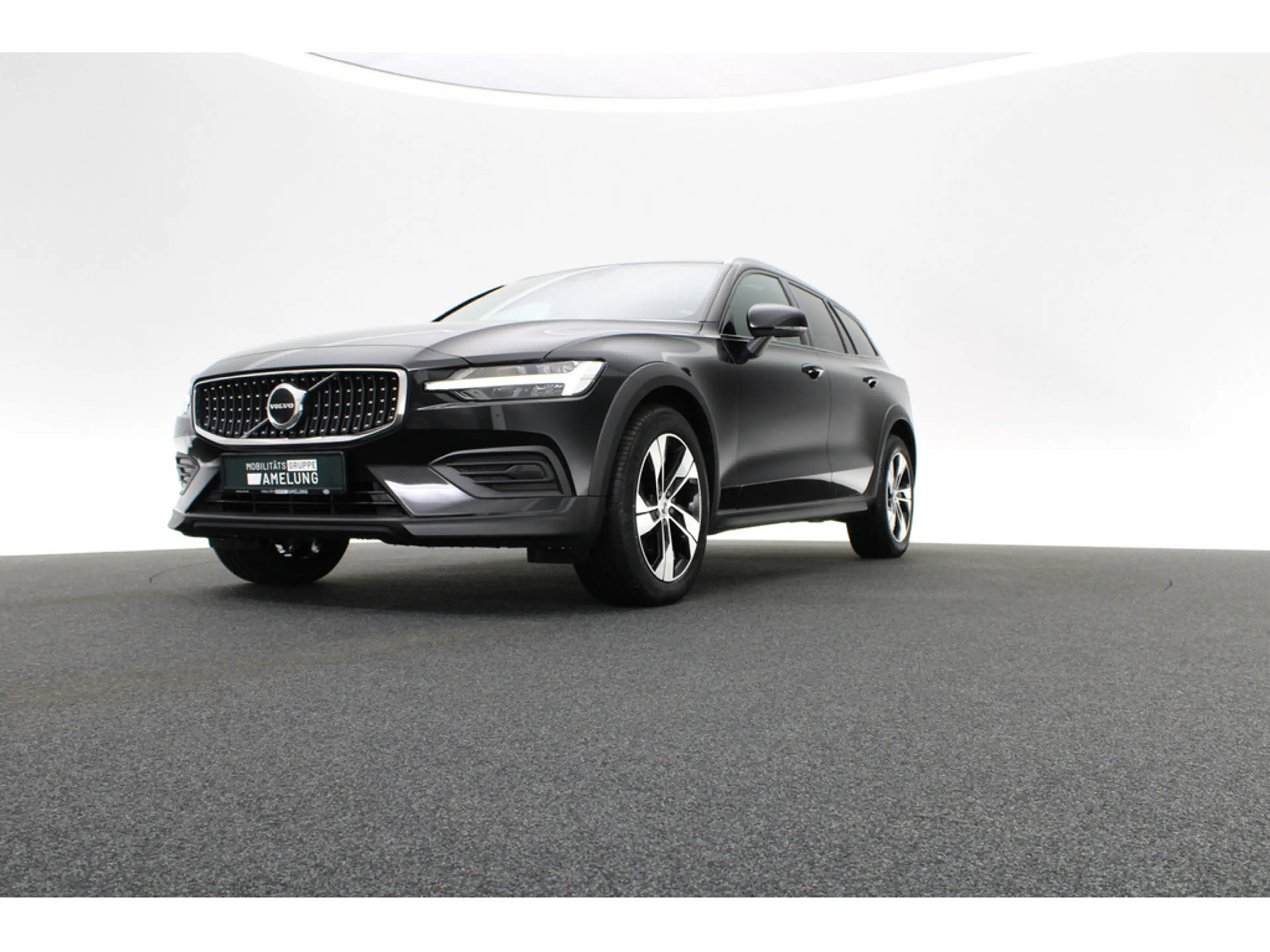 Volvo V60 Cross Country B4 D AWD Plus — photo 12