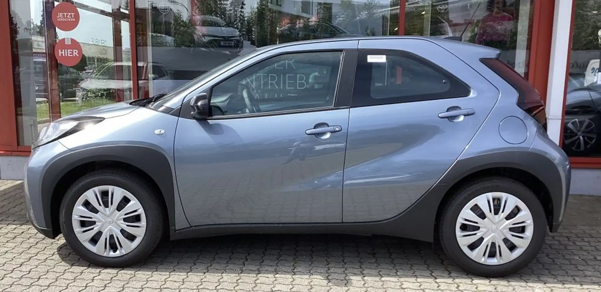 Toyota Aygo X Business Edition in versch. Farben erhältlich Grau - 2