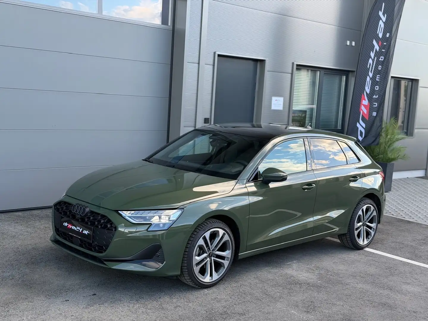 Audi A3 SLINE PANORAMA SONOS HEADUP Exclusive KAMERAS TFSI Grün - 1