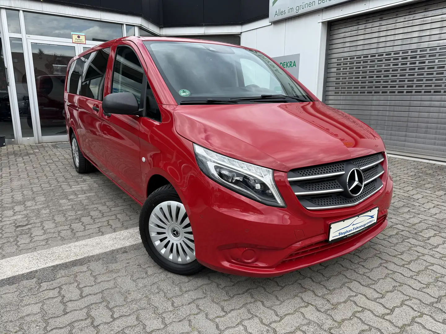 Mercedes-Benz Vito Tourer 119 CDI Edition 4MATIC extralang AUTOMATIK Rot - 1