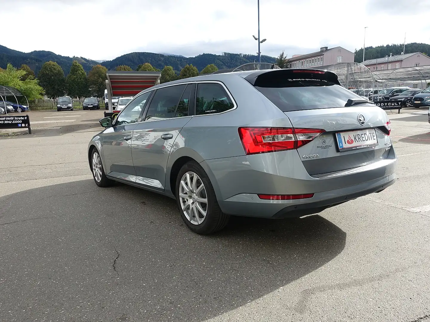 Skoda Superb Kombi 1,6 TDI Ambition Gris - 2