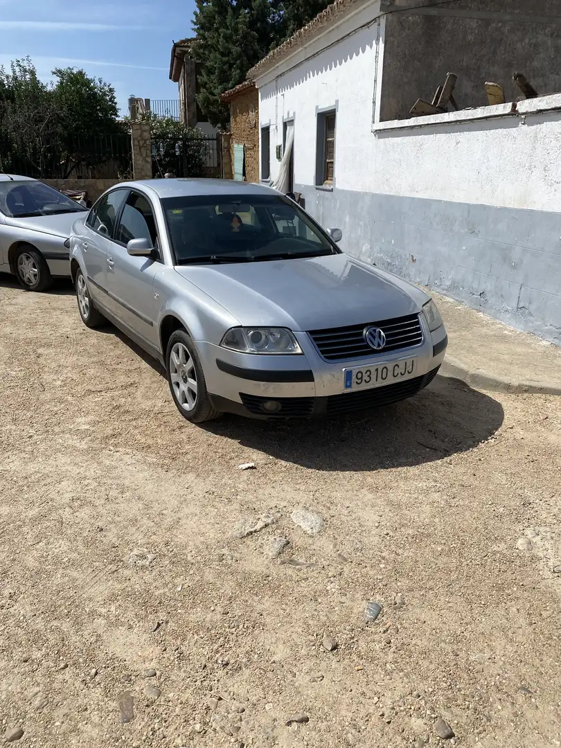 Volkswagen Passat - 2