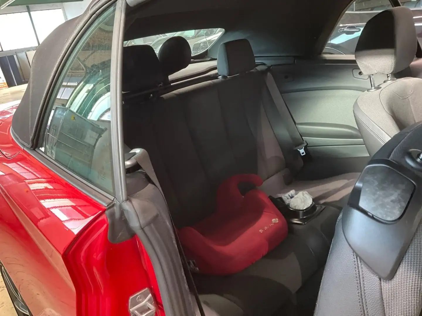BMW 220 220i+Cabrio+Aut.+Sport+Line Červená - 2