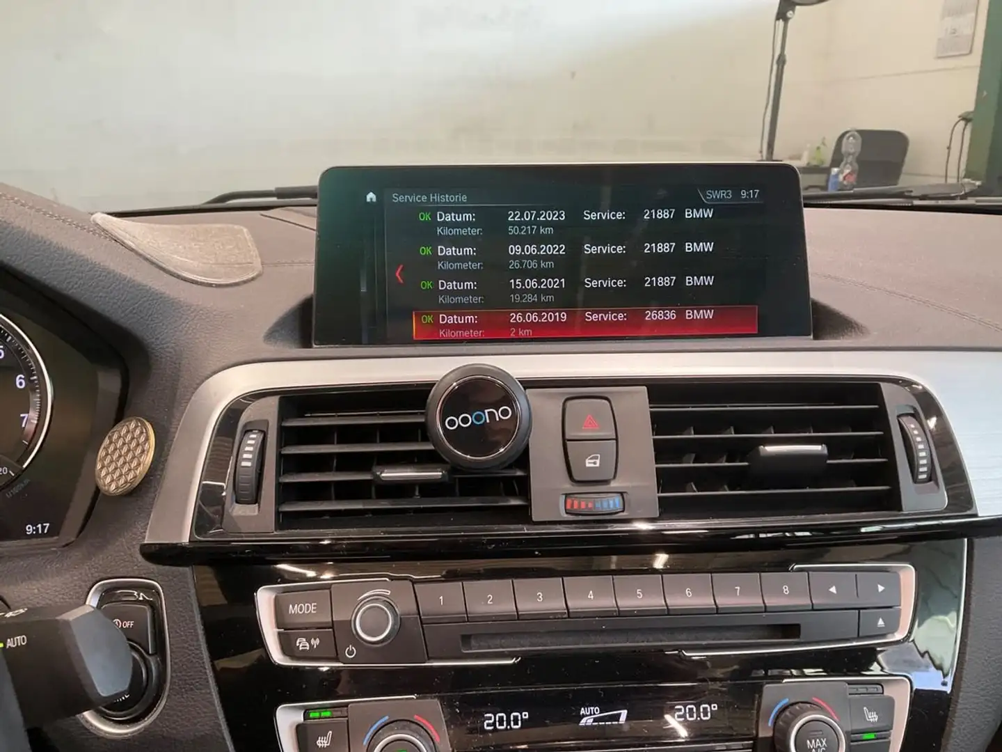 BMW 220 220i+Cabrio+Aut.+Sport+Line Červená - 1