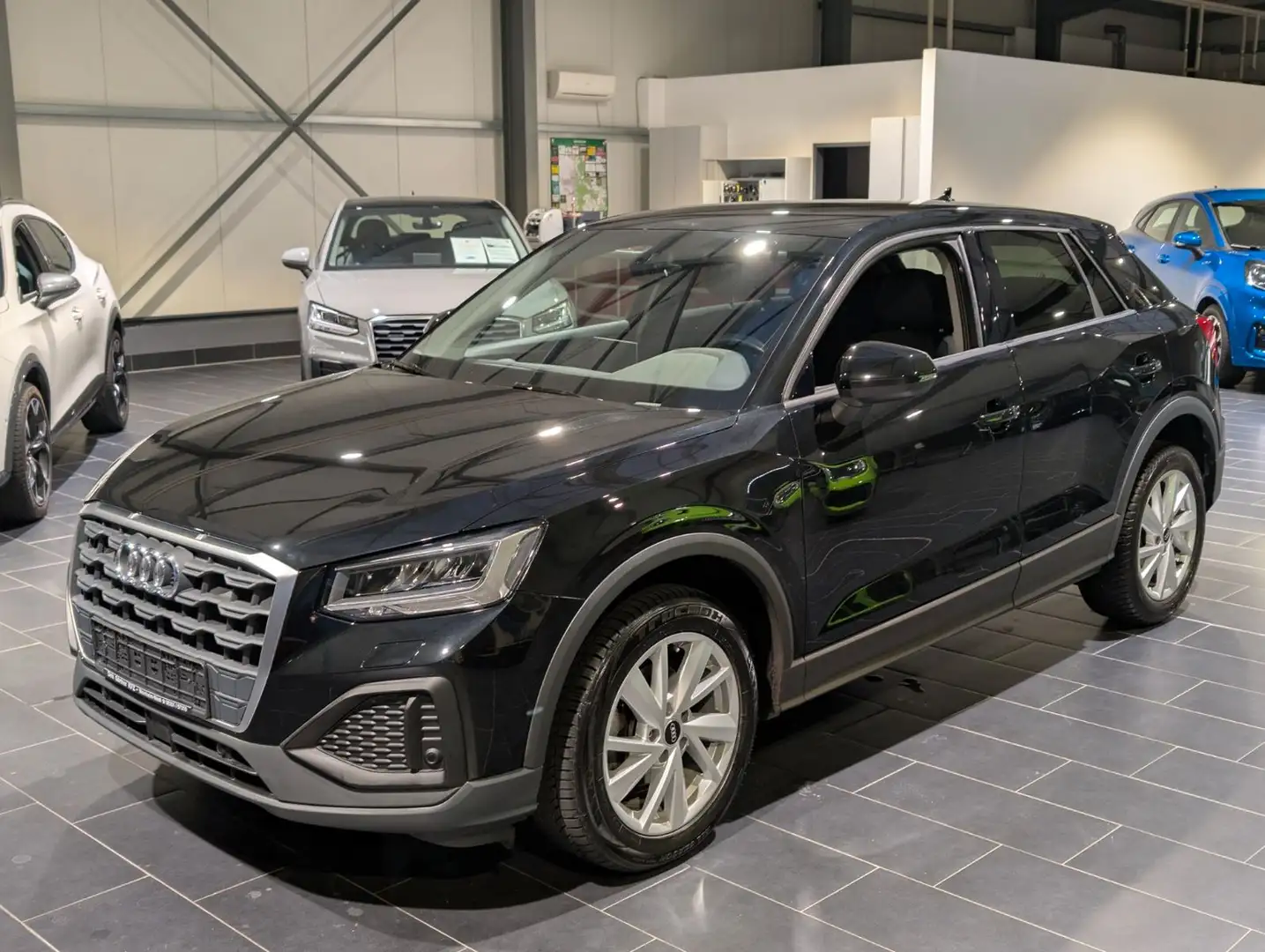 Audi Q2 35 TFSI S tronic 1. Hand Schwarz - 1