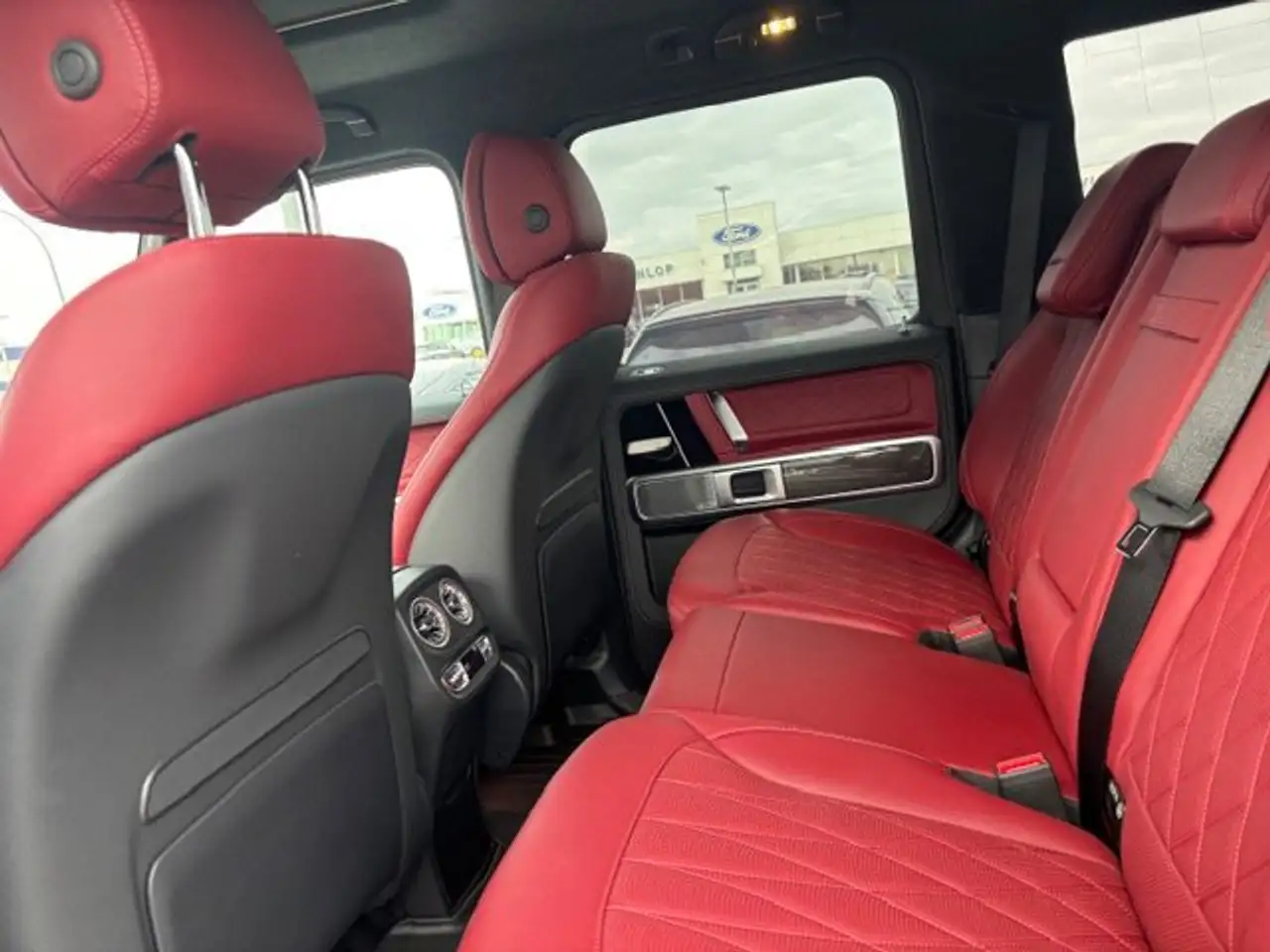 Mercedes-Benz G-Class снимка Mercedes-Benz G-Class