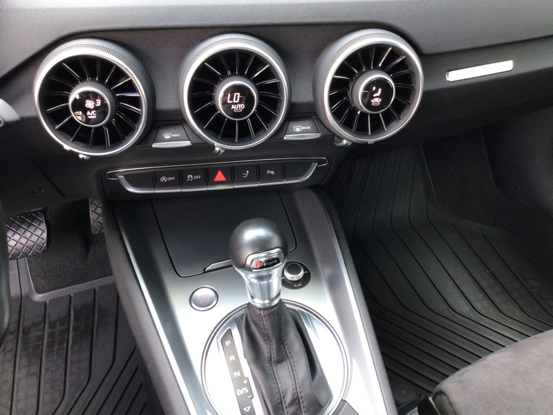 Audi TT Roadster 1.8 TFSI S tronic S-SITZ/NAV/SHZ — photo 9