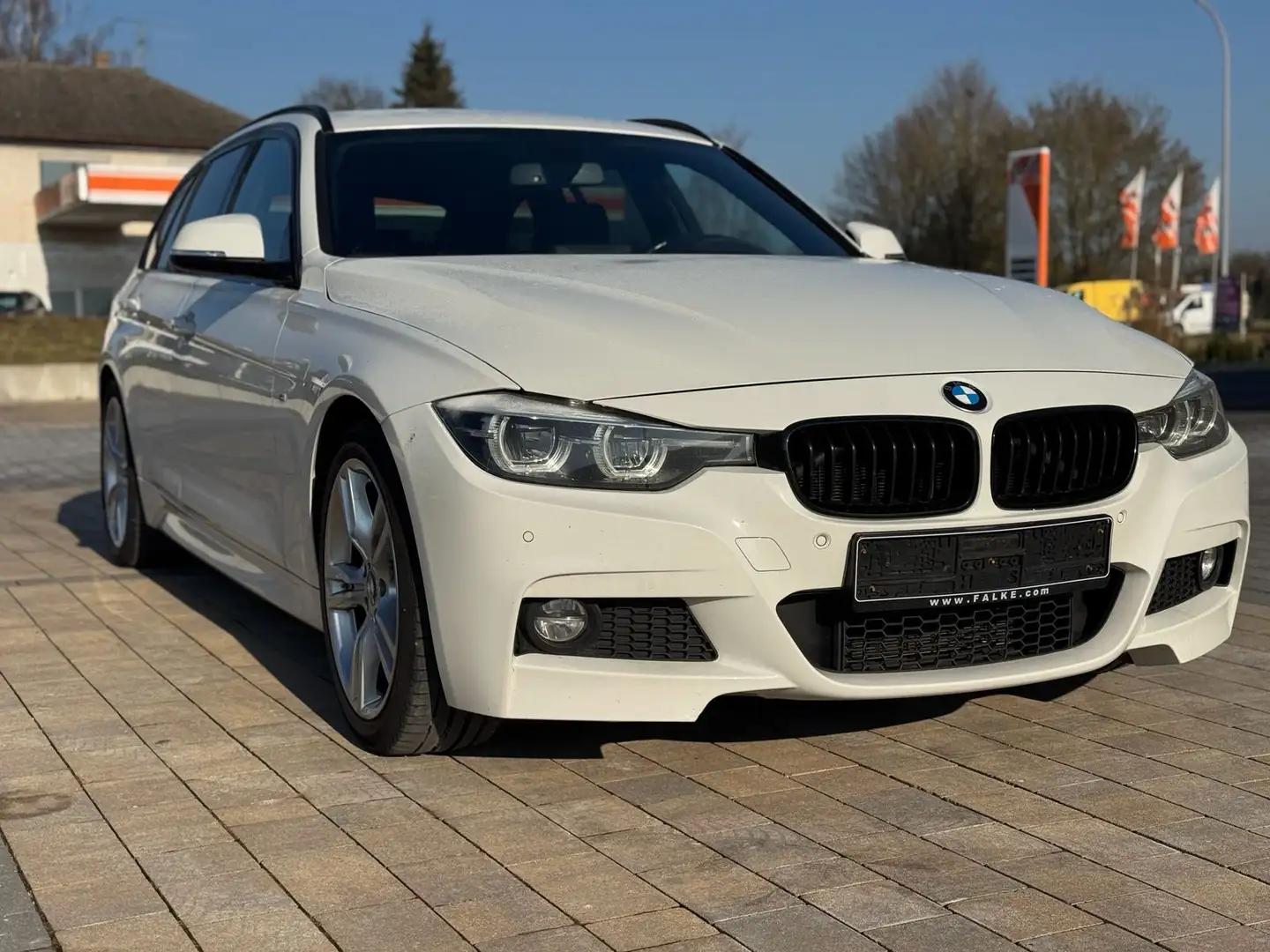 BMW 320 320 i M Sport Shadow Automatik TÜV NEU Weiß - 2