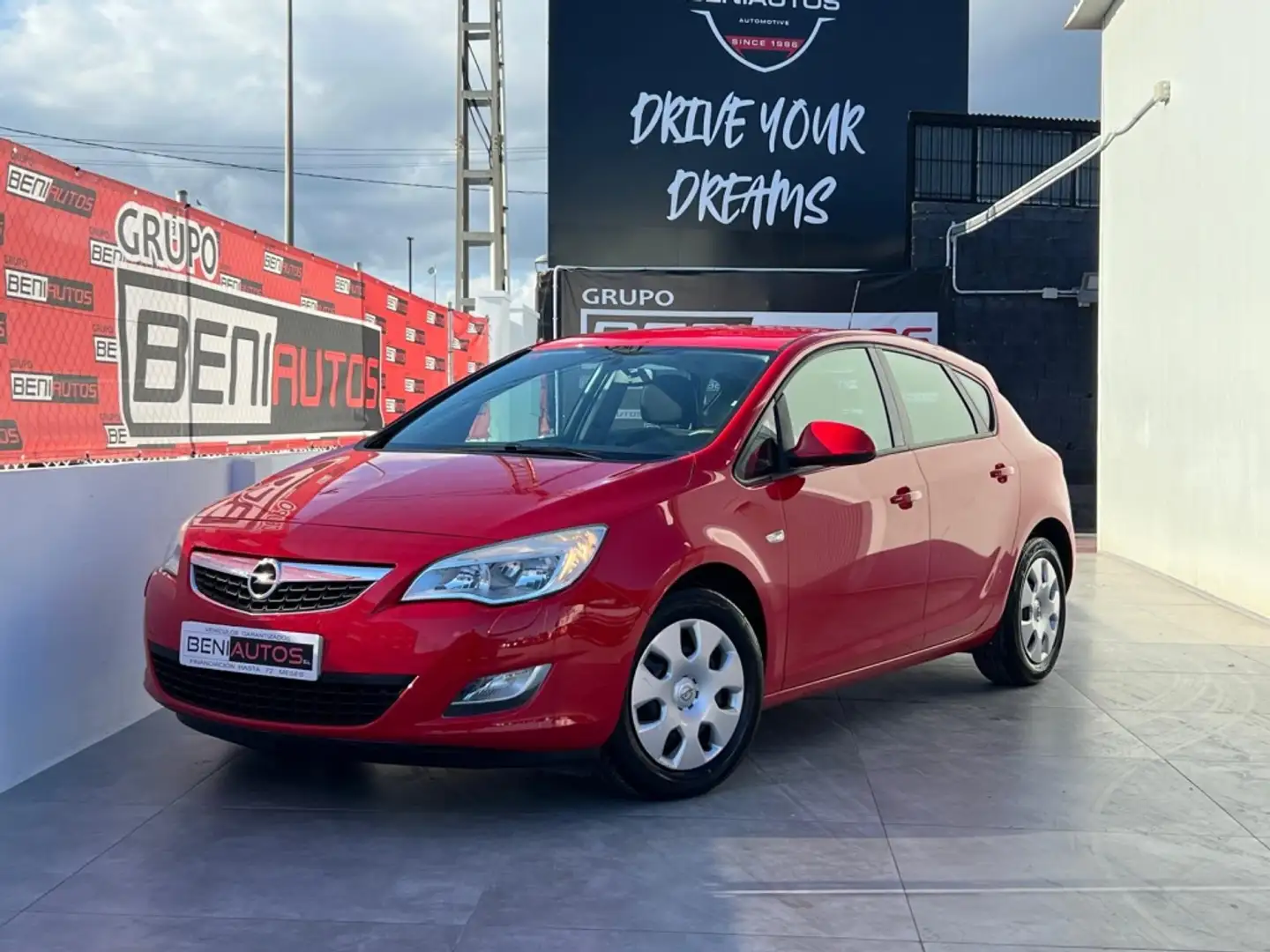Opel Astra 1.4 Essentia Rojo - 1