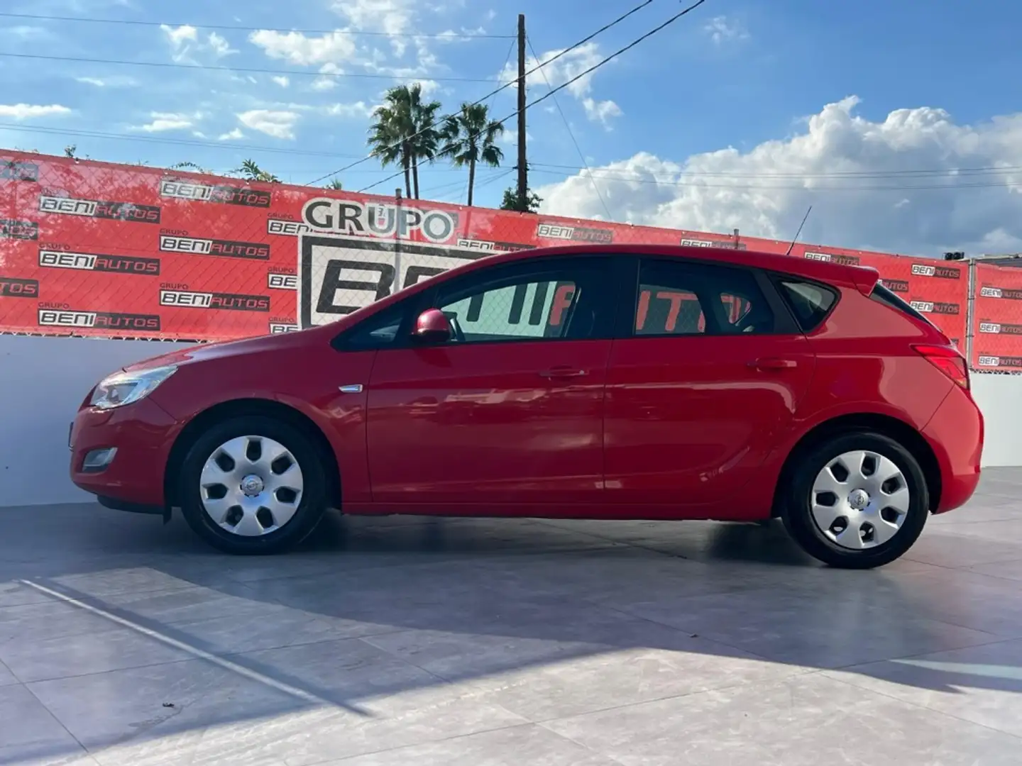 Opel Astra 1.4 Essentia Rojo - 2