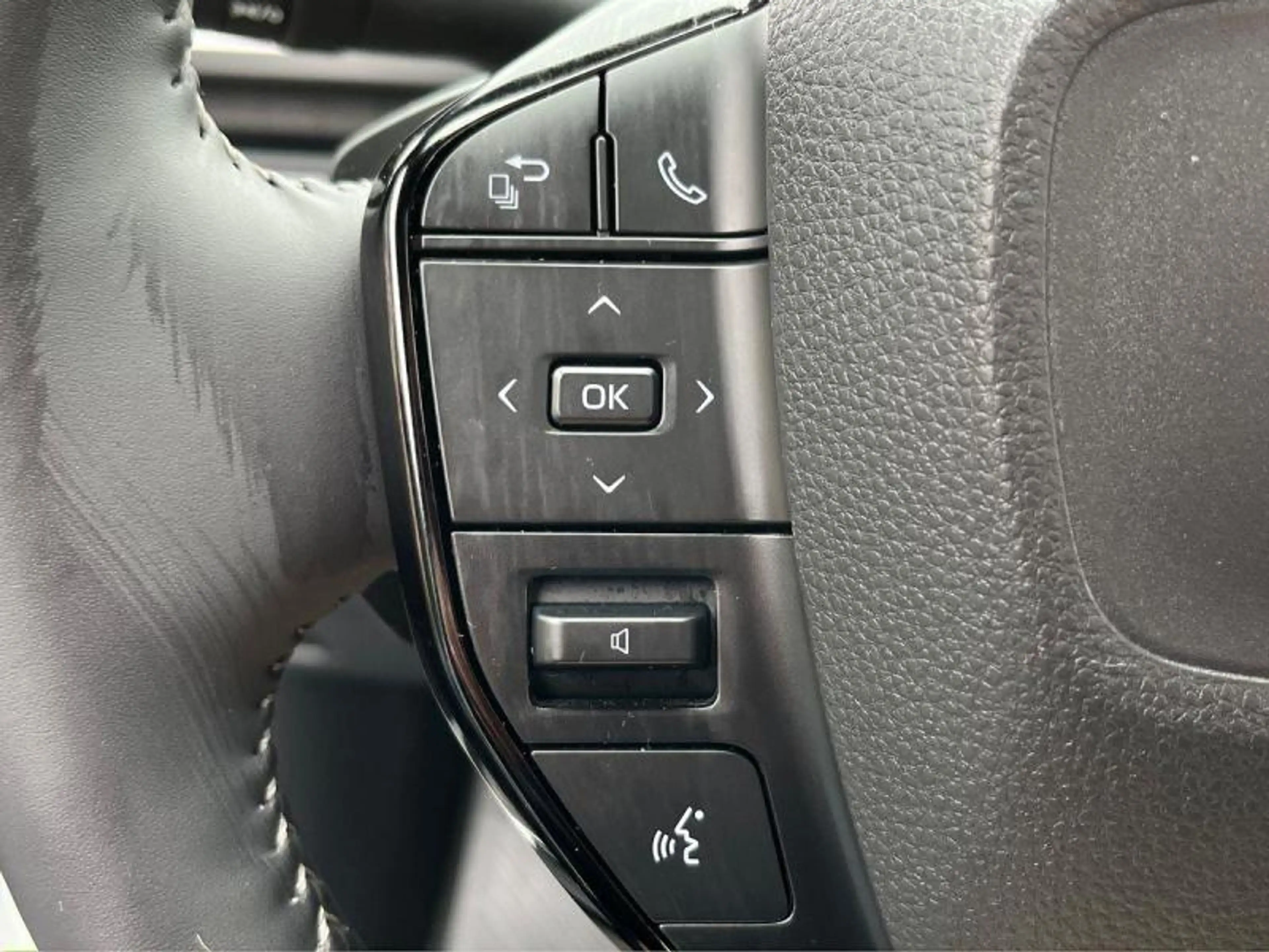 Toyota C-HR+ Style+hitechpack+360°camera+gps+sens V+A — photo 14