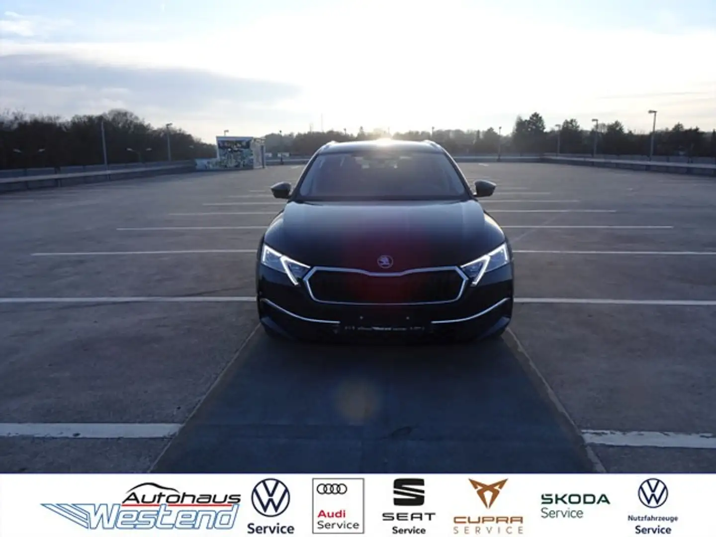 Skoda Octavia Kombi 2.0l TDI 110kW DSG Navi LED AHK Klima Navi Schwarz - 1