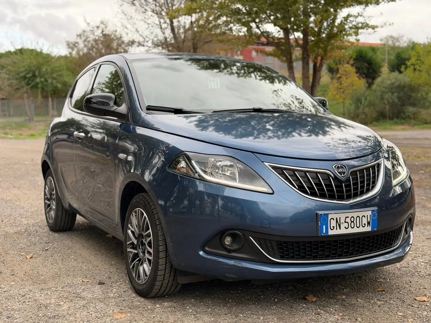 Lancia Ypsilon 1.0 FireFly Hybrid GOLD.+ GPL Bleu - 1