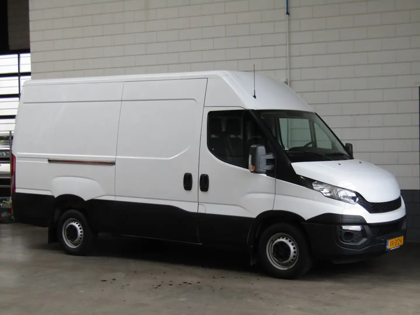 Iveco Daily 35s13v 2.3 352 H3 L2 Blanc - 1