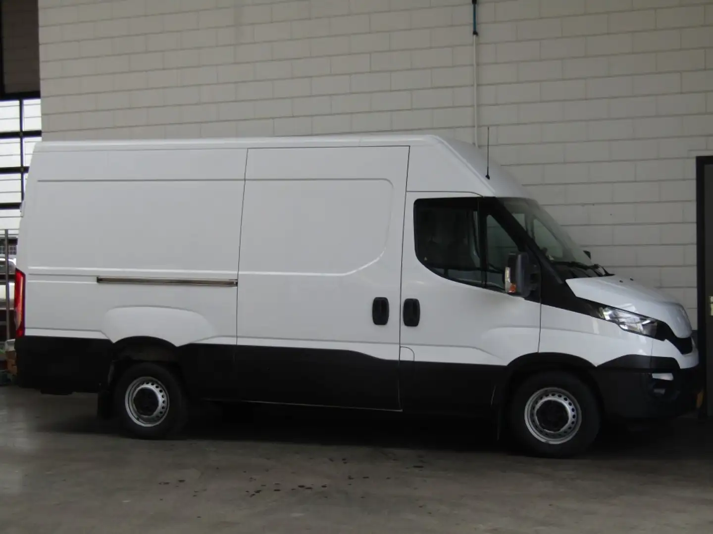 Iveco Daily 35s13v 2.3 352 H3 L2 Wit - 2