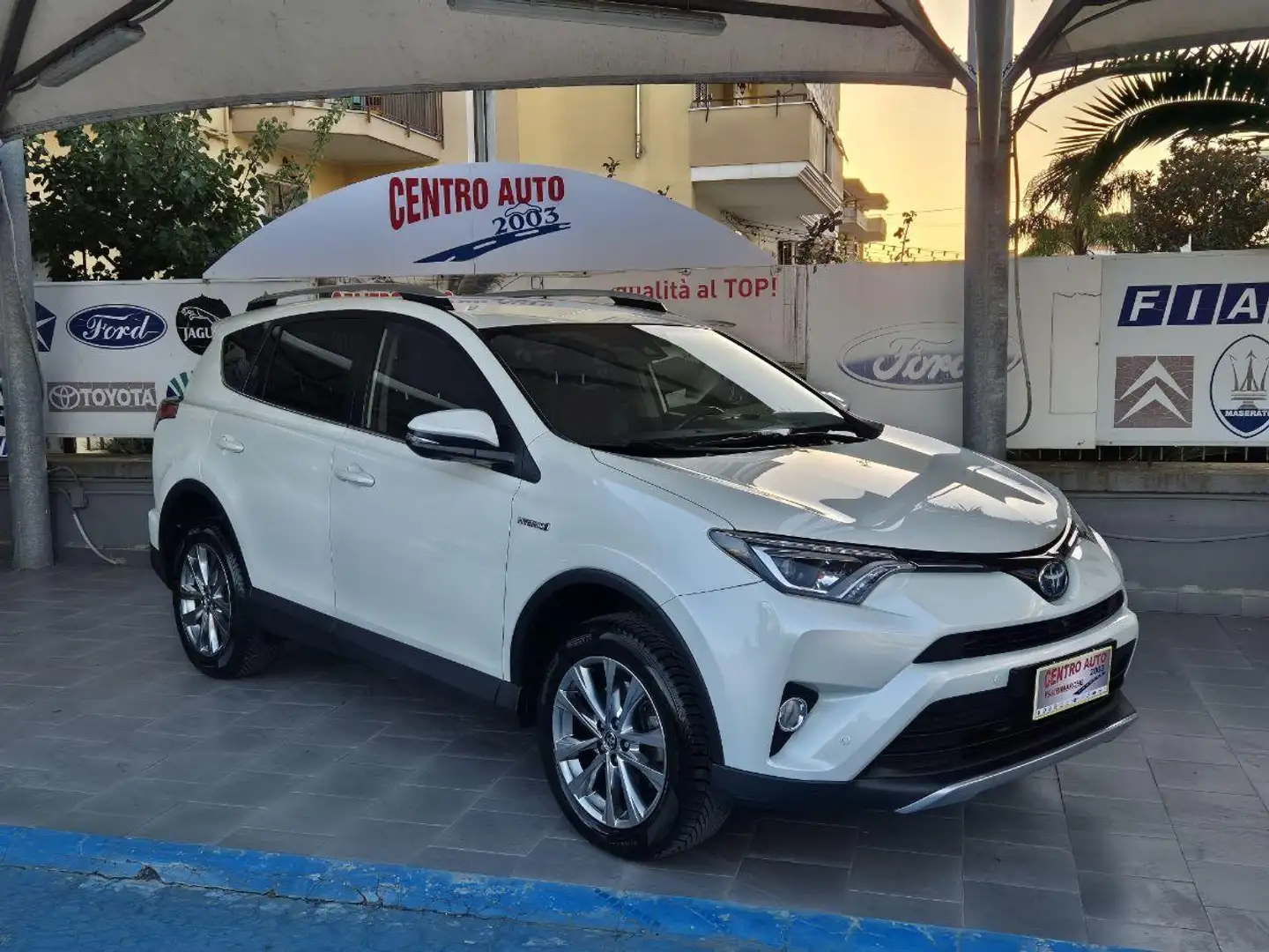 Toyota RAV 4 2.5 Hybrid 2WD Exclusive Blanc - 1
