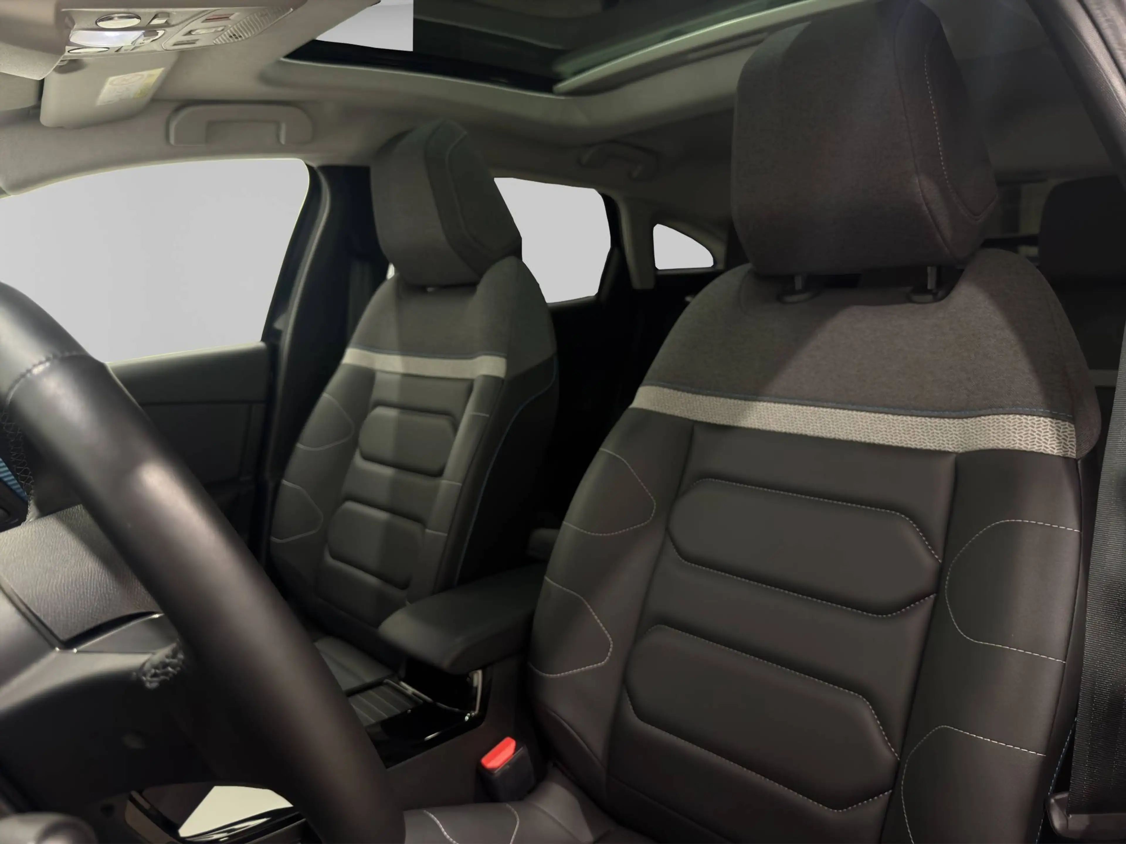 Citroen E-C4 Electric SHINE ***SUNROOF*APPLE CARPLAY & ANDROID AUTO*HEAD UP DISPLAY*** — photo 10
