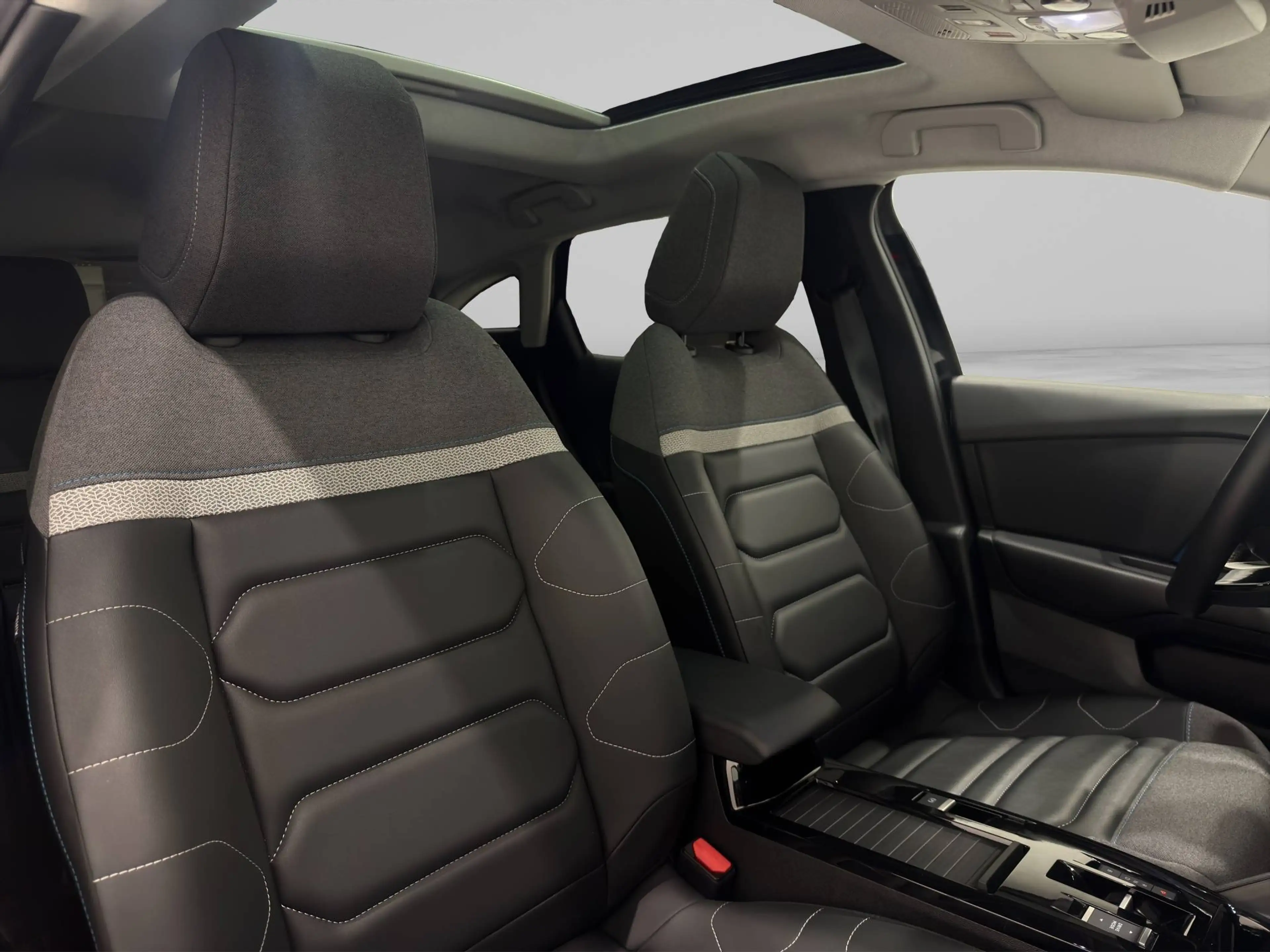 Citroen E-C4 Electric SHINE ***SUNROOF*APPLE CARPLAY & ANDROID AUTO*HEAD UP DISPLAY*** — photo 11