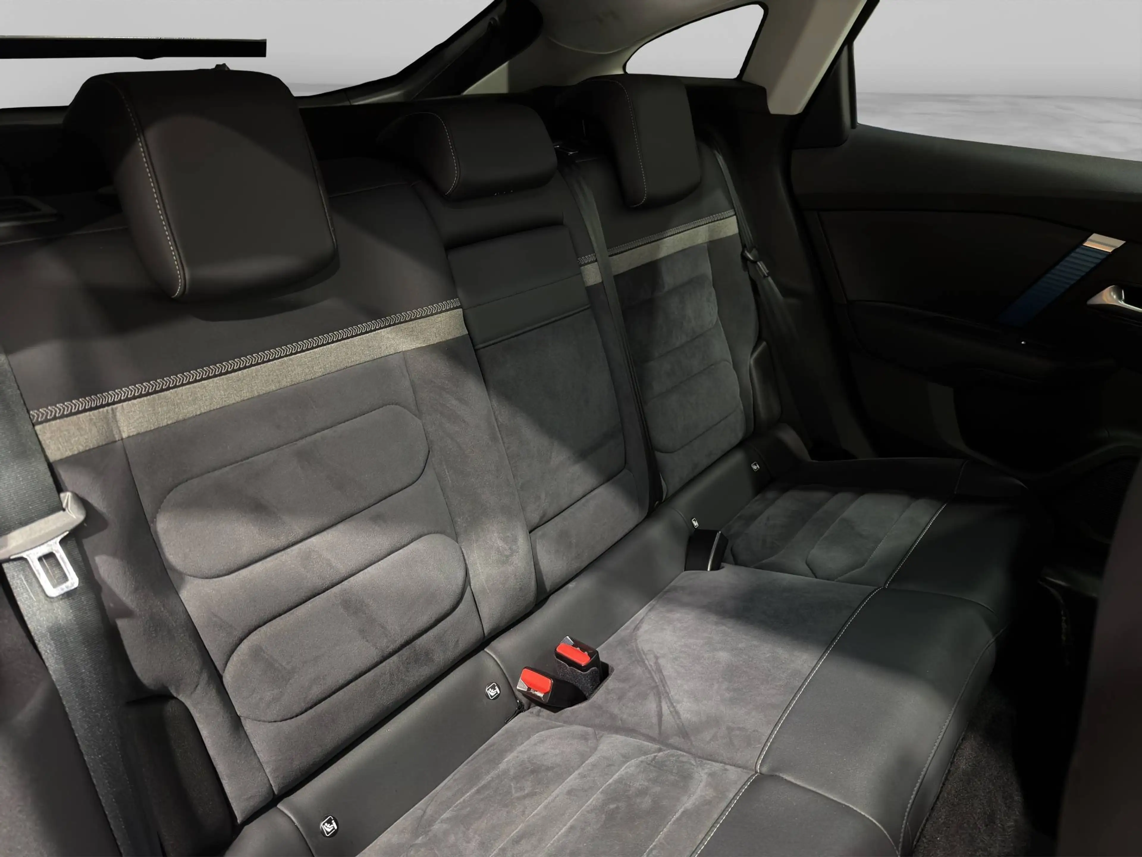 Citroen E-C4 Electric SHINE ***SUNROOF*APPLE CARPLAY & ANDROID AUTO*HEAD UP DISPLAY*** — photo 12
