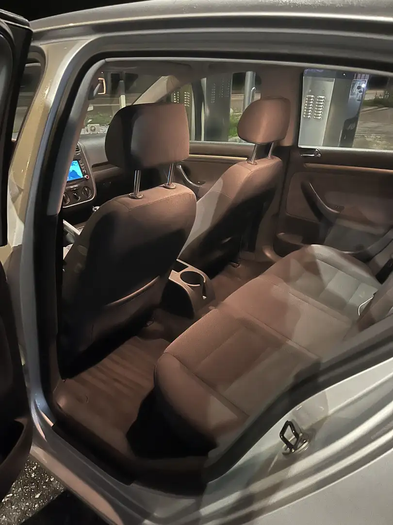 Volkswagen Golf 5p 1.6 fsi Sportline - 2