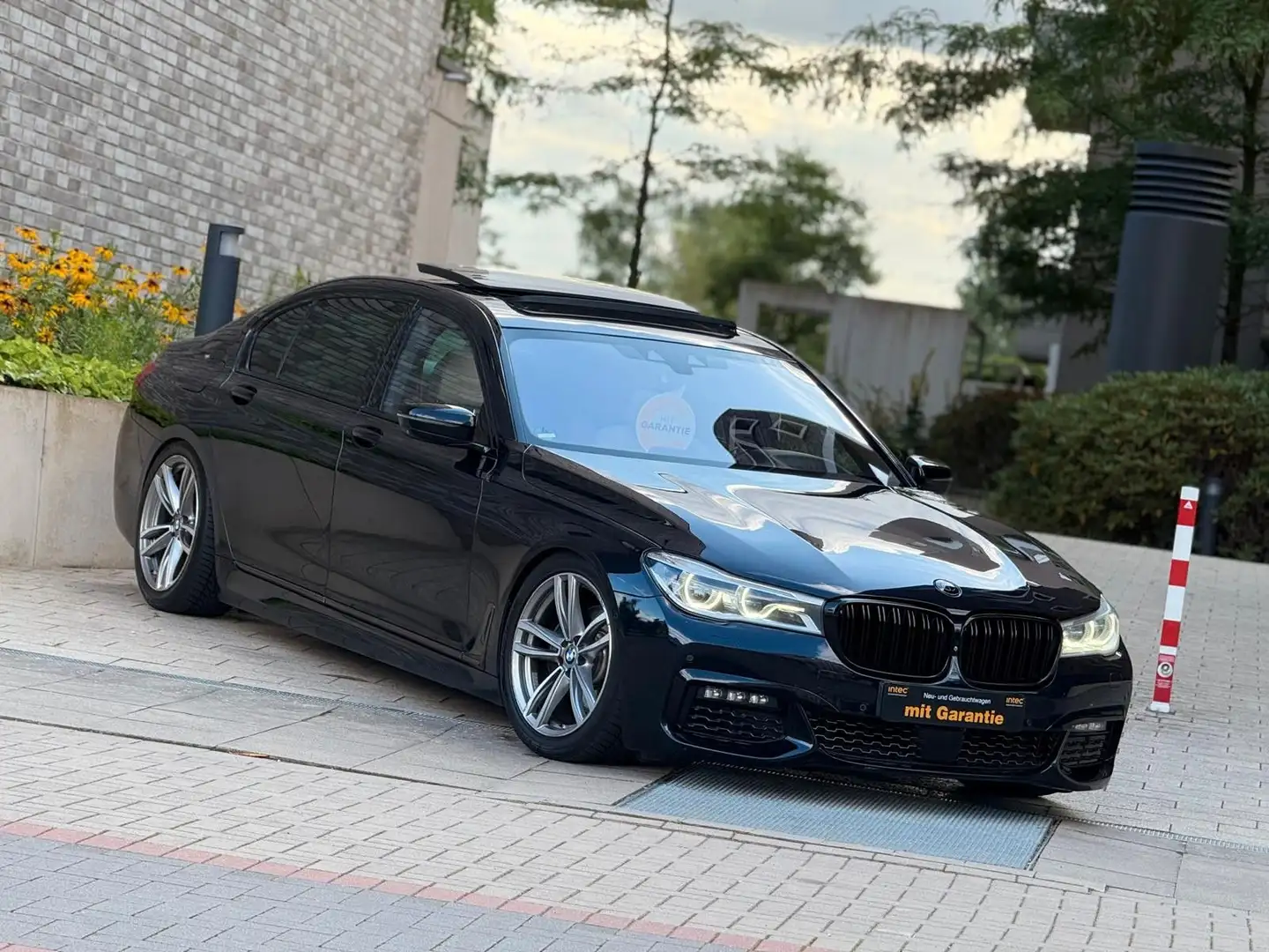 BMW 730 Ld xDrive|SkyLounge|Pano|3xTV|NeuerMotor| Schwarz - 2