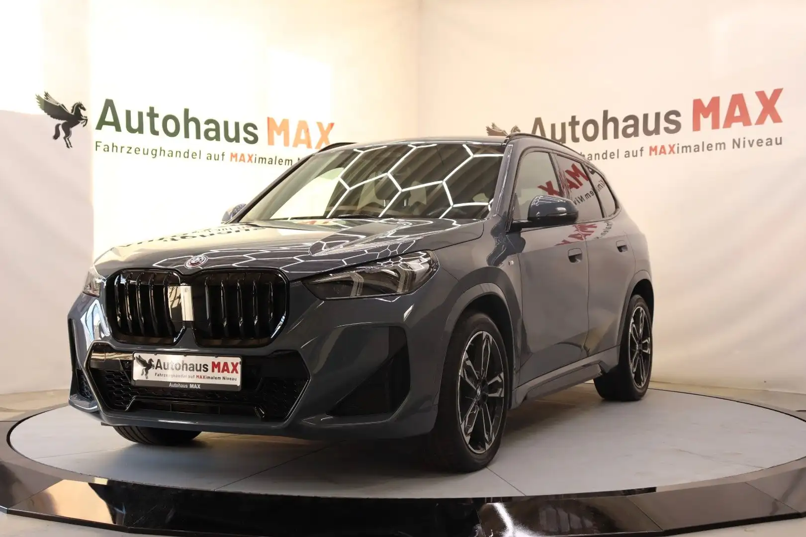BMW X1 18 d M Sport Shadow Line~Kamera~Ambiente~SZH Grau - 1