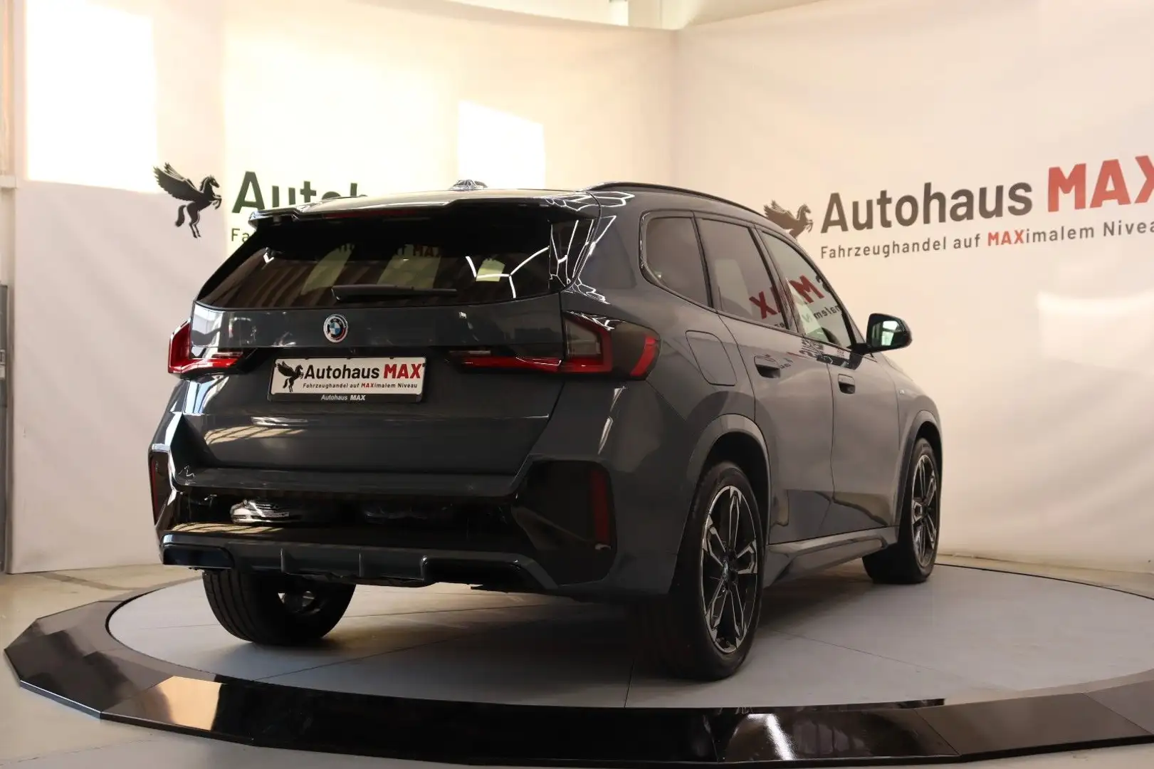 BMW X1 18 d M Sport Shadow Line~Kamera~Ambiente~SZH Grau - 2