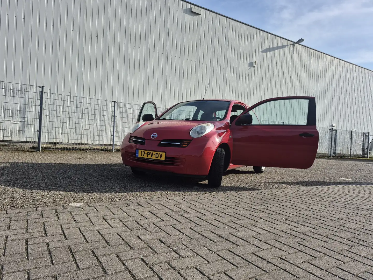 Nissan Micra 1.0 Rood - 1
