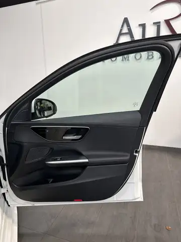 Mercedes-Benz C-Class view 9