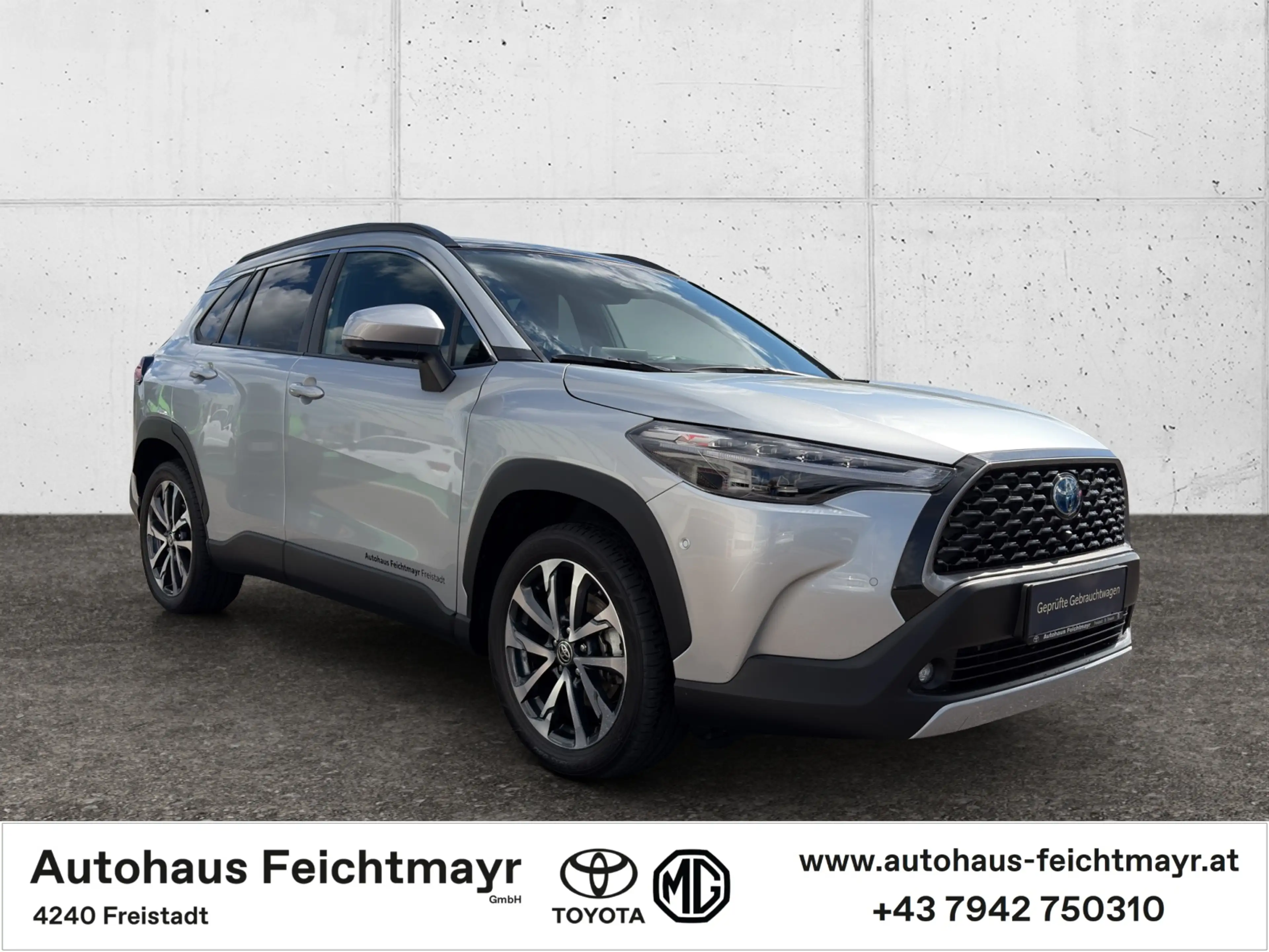 Toyota Corolla Cross 2,0 Hybrid Lounge AWD — photo 3