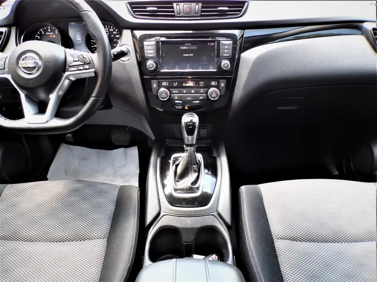 Nissan Qashqai снимка Nissan Qashqai