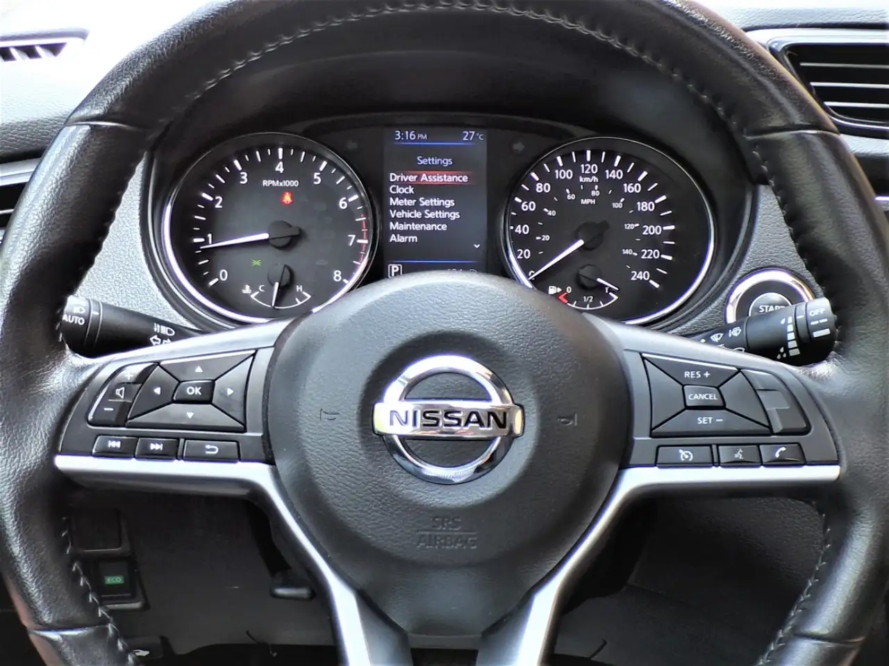 Nissan Qashqai снимка Nissan Qashqai