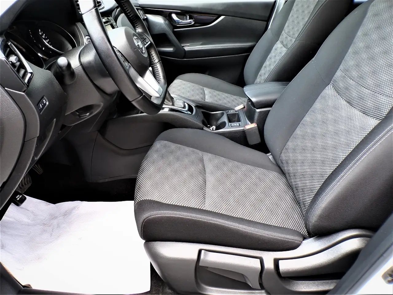 Nissan Qashqai снимка Nissan Qashqai