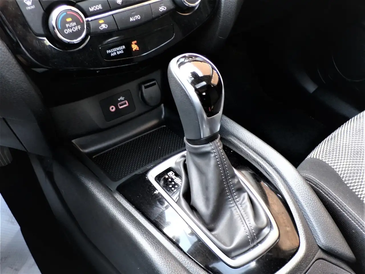 Nissan Qashqai снимка Nissan Qashqai