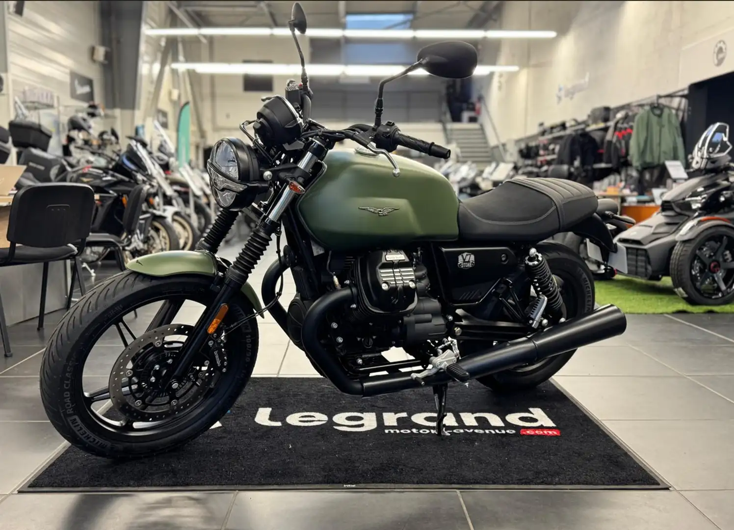 Moto Guzzi V 7 - 1