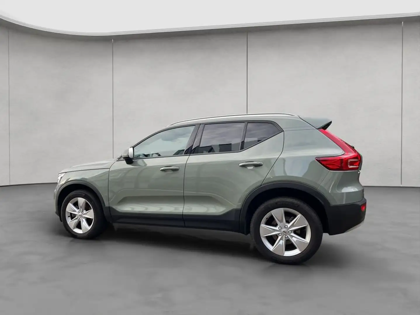 Volvo XC40 XC40 B3 B DKG Core GJR AHK Sitzhzg Grün - 2