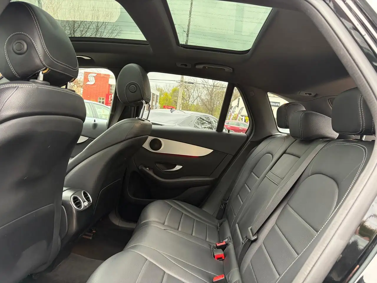 Mercedes-Benz GLC снимка Mercedes-Benz GLC