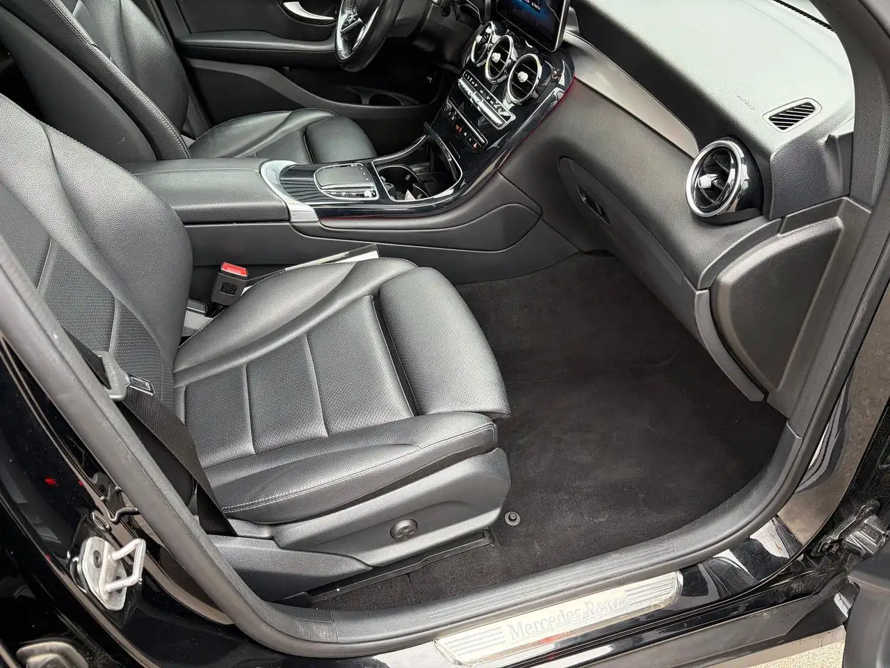 Mercedes-Benz GLC снимка Mercedes-Benz GLC