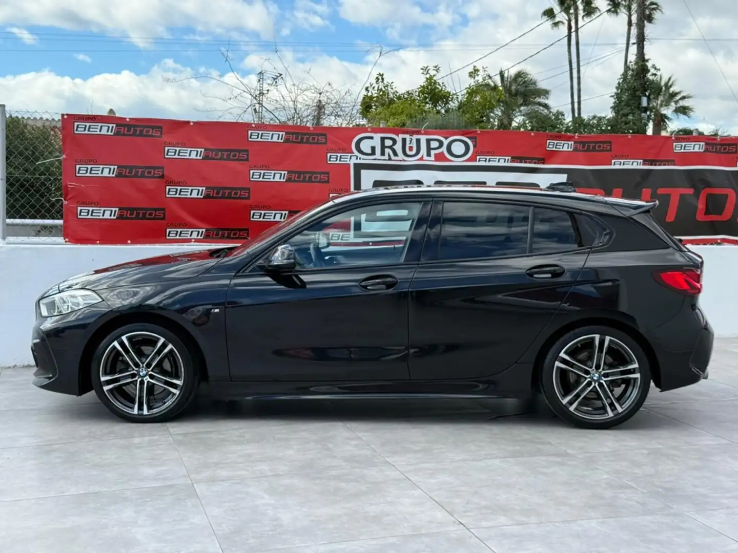 BMW 118 118dA M Sport Schwarz - 2