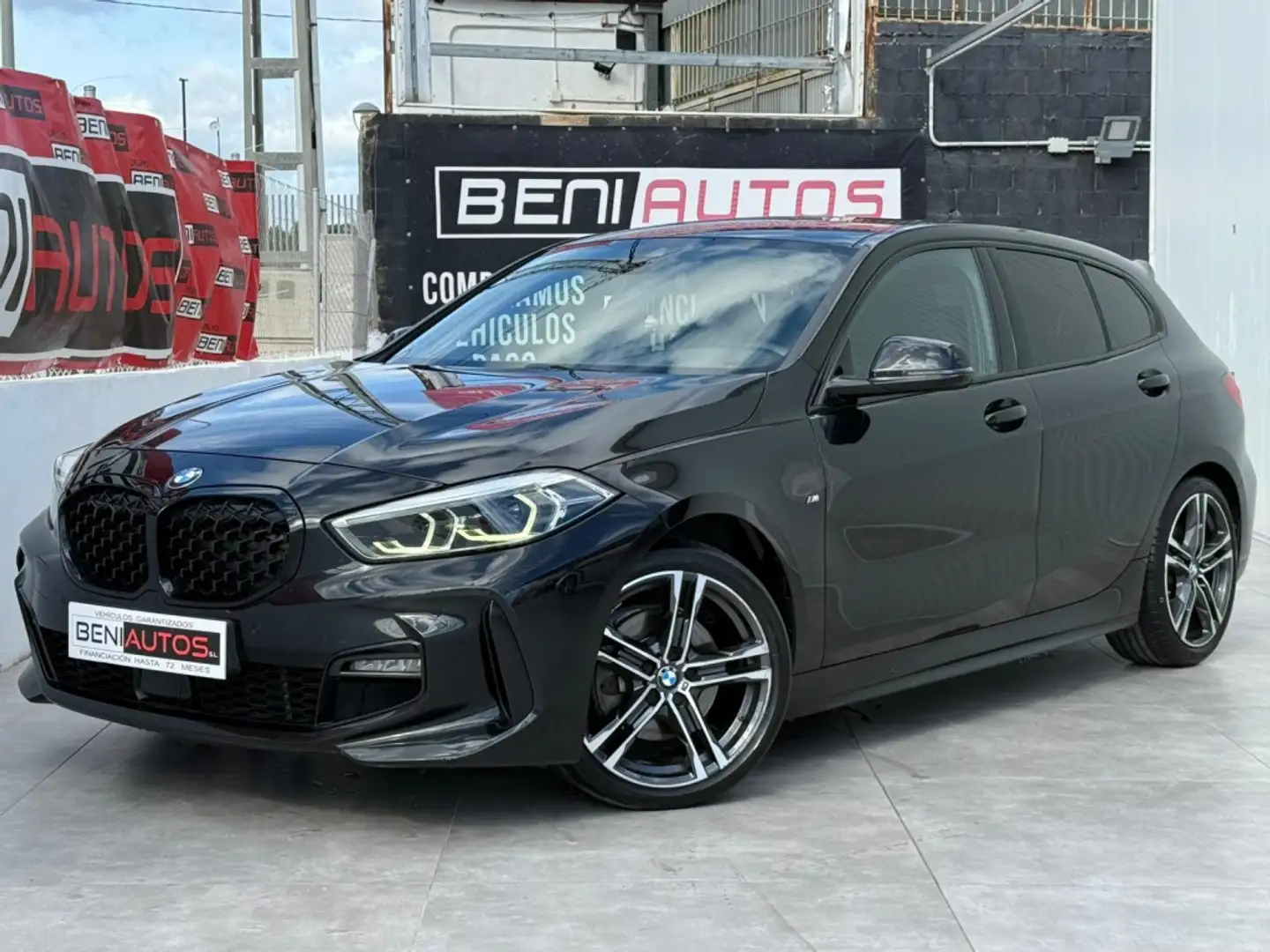 BMW 118 118dA M Sport Schwarz - 1