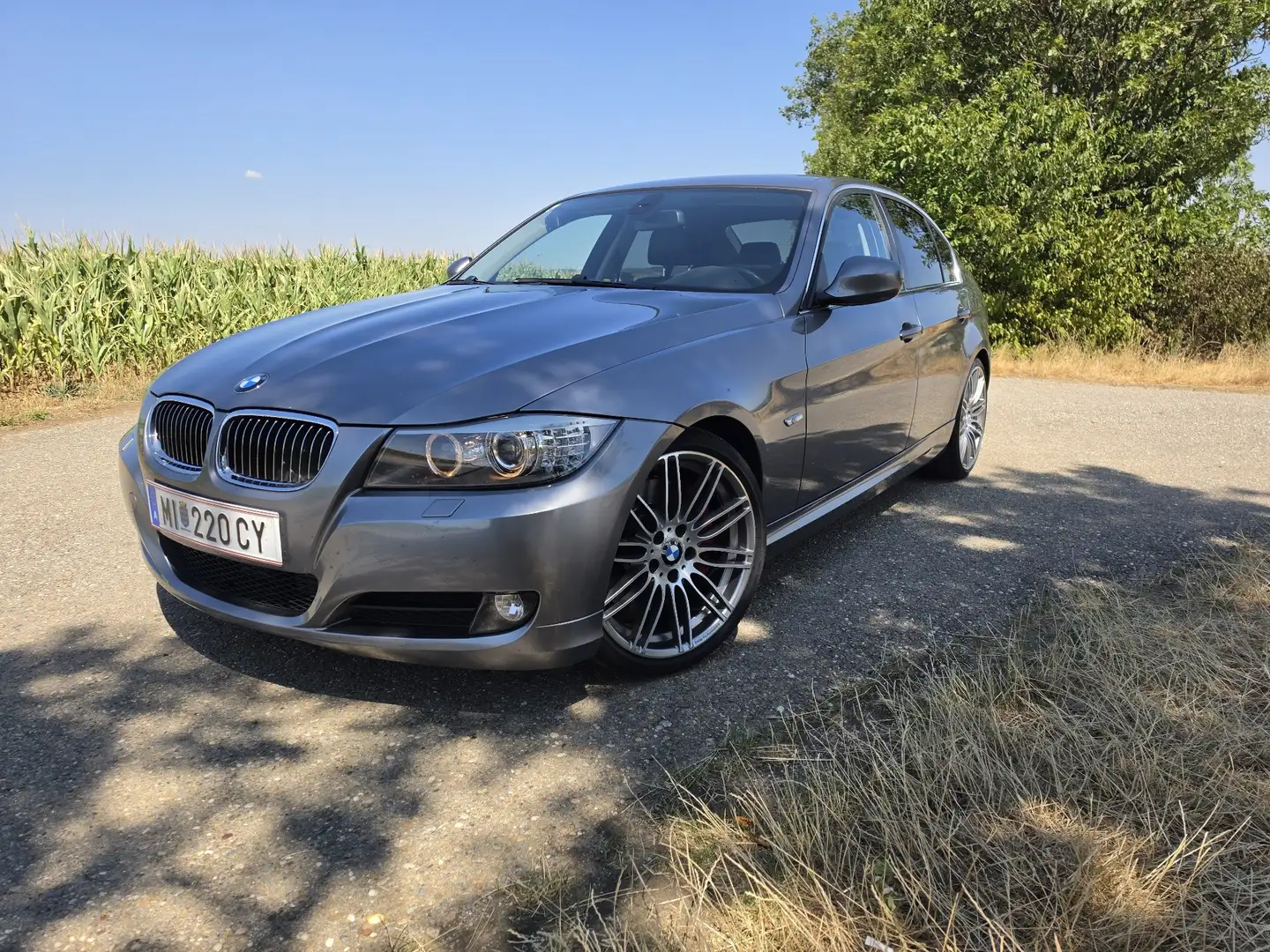 BMW 330 E90 LCI Grau - 1