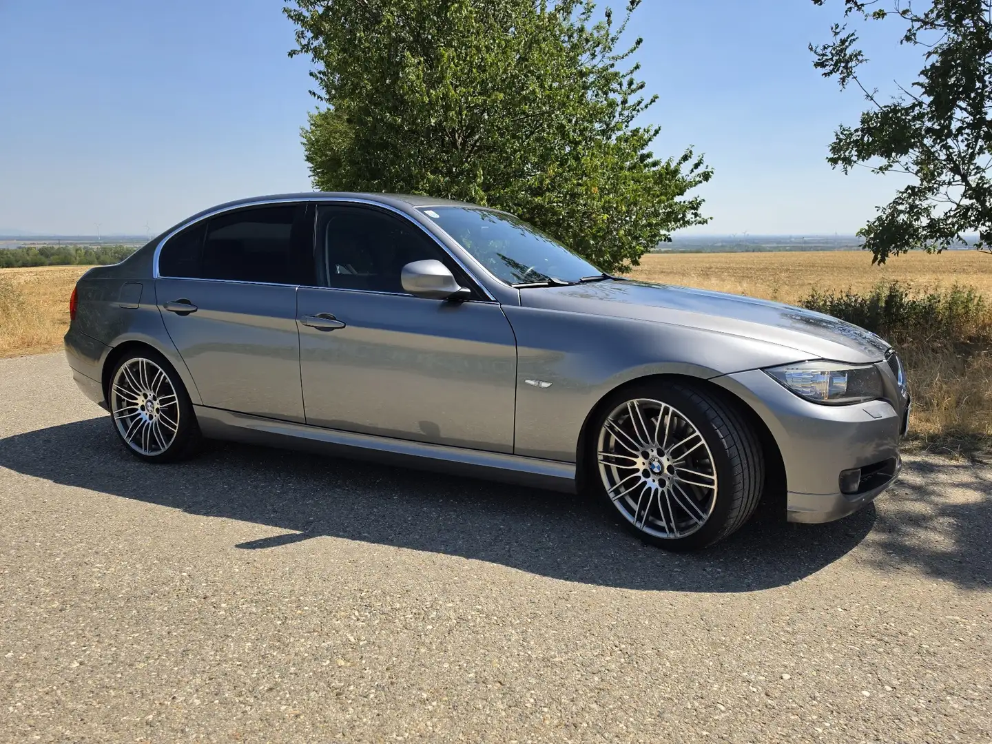 BMW 330 E90 LCI Grau - 2