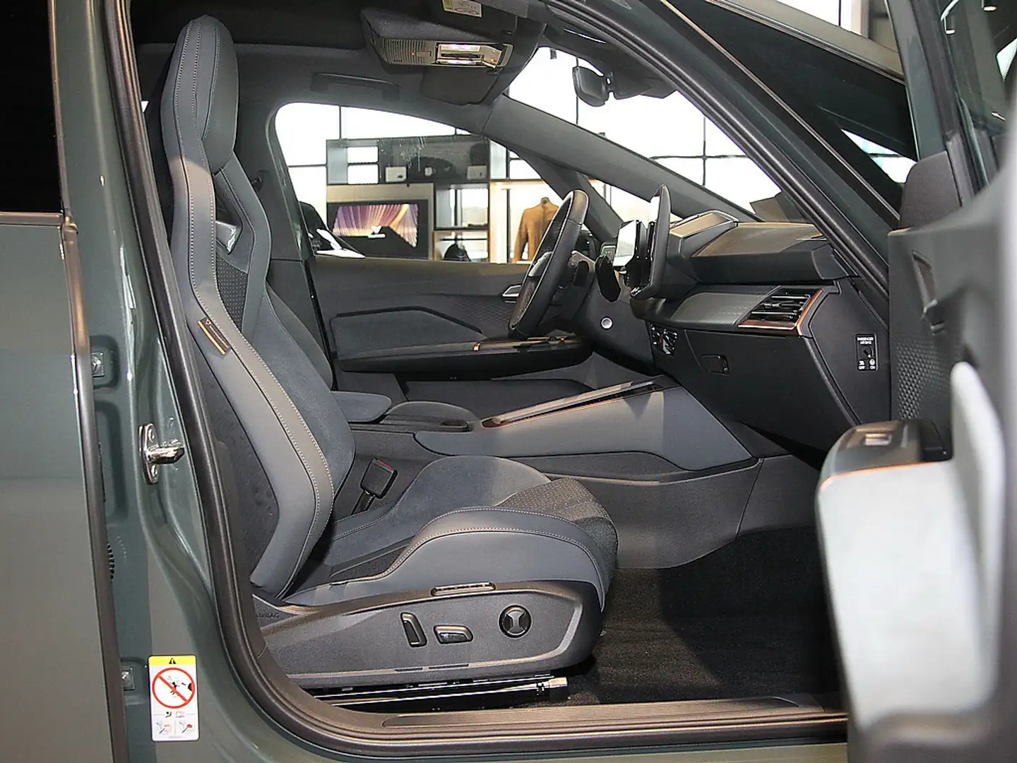 CUPRA Born 240 kW VZ PANO PILOT"XL" NAVI HUD Grün - 2