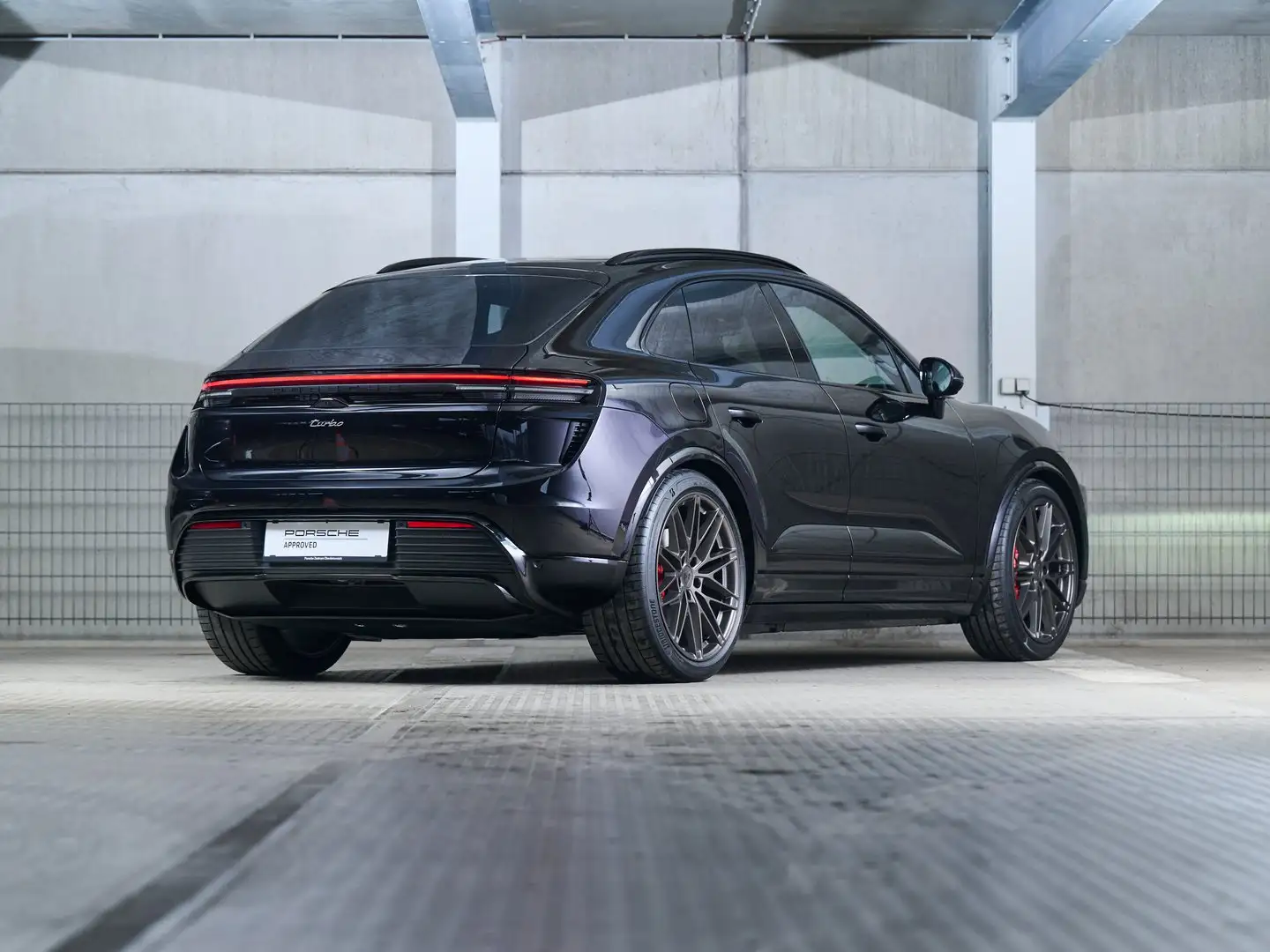 Porsche Macan Turbo Schwarz - 2